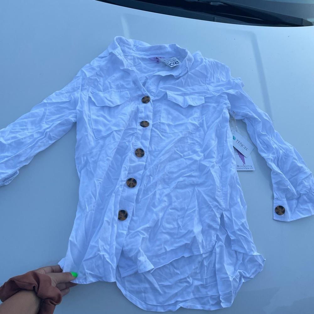 White long sleeved cotton shirt with collar